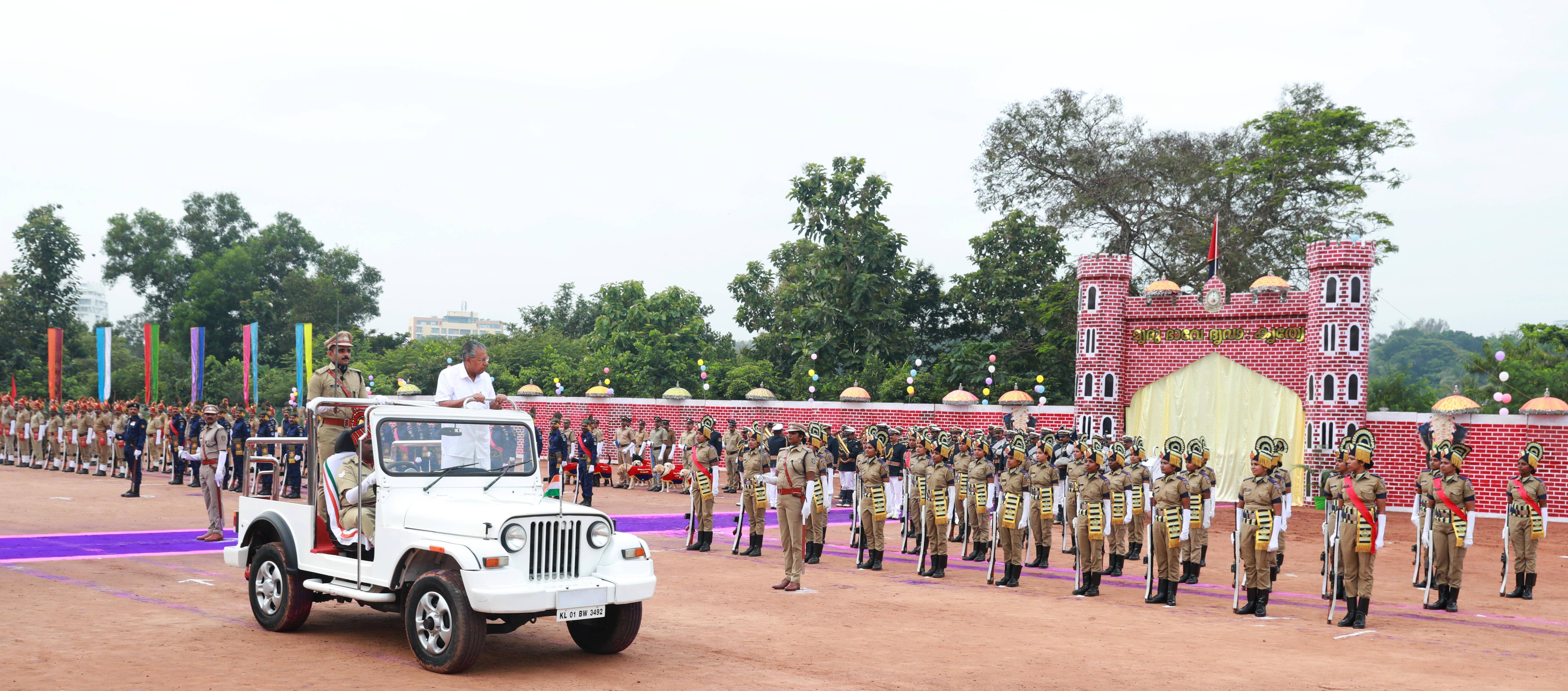 Hon'ble Chief Minister of Kerala, Shri. Pinarayi Vijayan  inspecting Raising Day parade